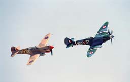 20020518SpitfireFRXIVcNH904_N114BPandP-40E