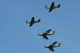 2002_07_26_Sabres_N30CJ_N188RL_and_P-51Ds_N5428V_N41749